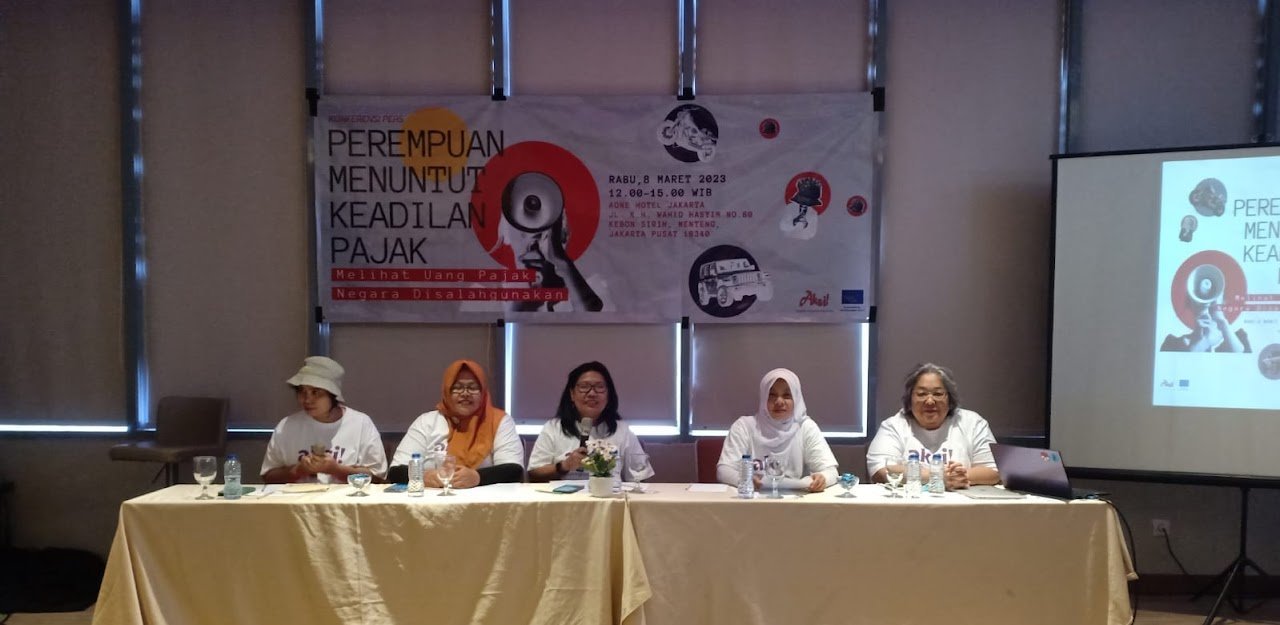 Foto: Para pembicara dalam konferensi pers "Melihat Uang Pajak Negara Disalahgunakan: Perempuan Menuntut Keadilan Pajak"